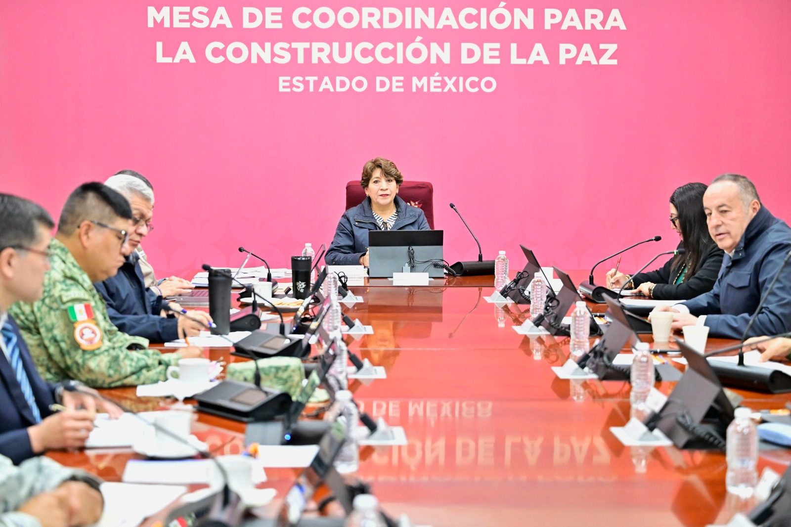 Funcionarios estatales y federales colaboran para mejorar la seguridad en el Estado de México.