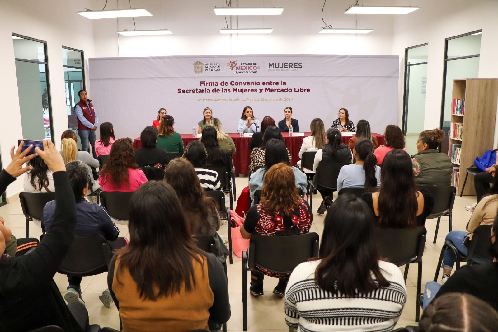 Las mexiquenses podrán adquirir conocimientos y habilidades en plataformas y herramientas de comercio digital.