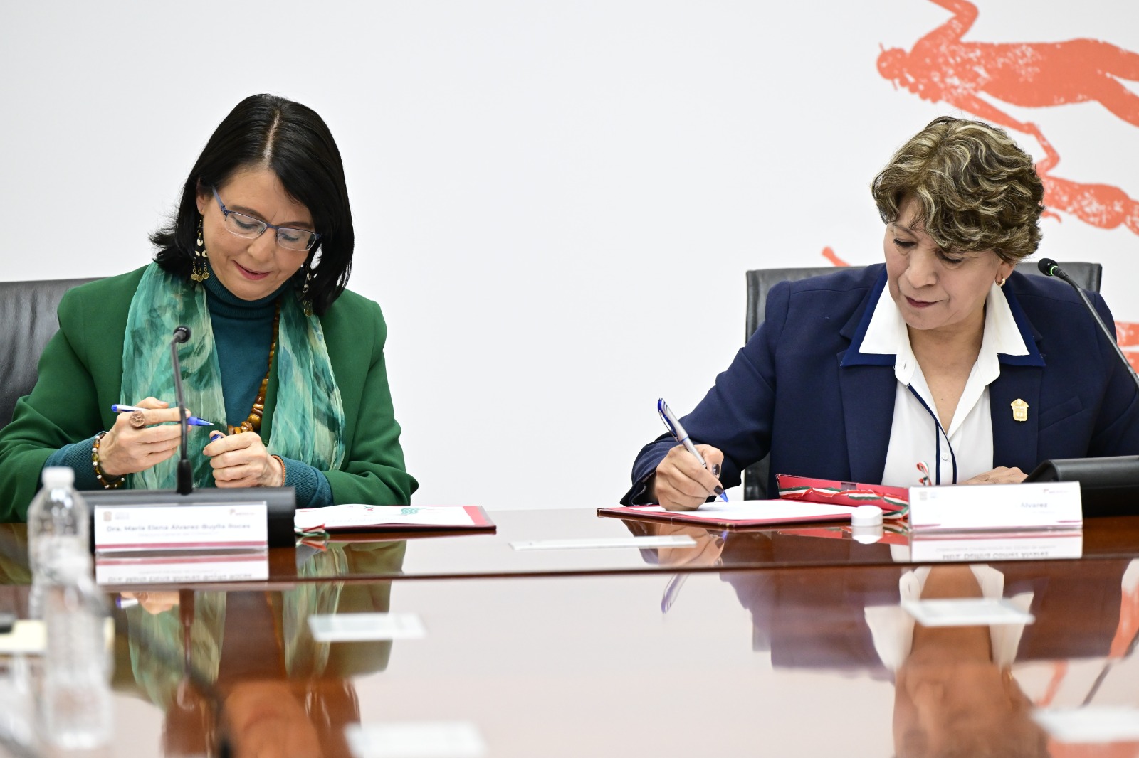 La titular del Conahcyt, María Elena Álvarez-Buylla Roces, destaca que, en congruencia con el proyecto encabezado por el presidente López Obrador, se suman capacidades, voluntades e impulso de las HCTI.