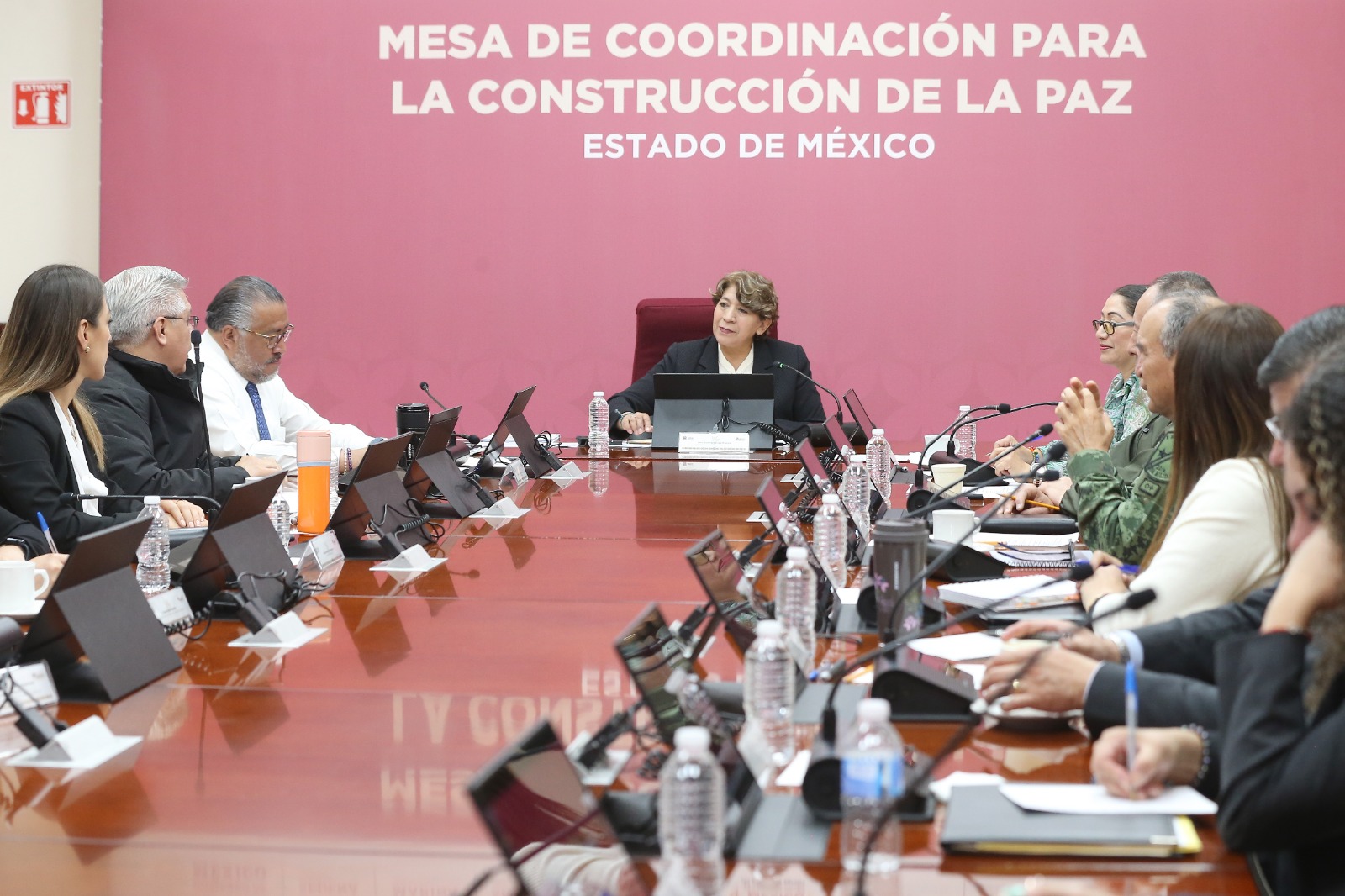 La Mandataria estatal encabeza la sesión número 208 de su administración.