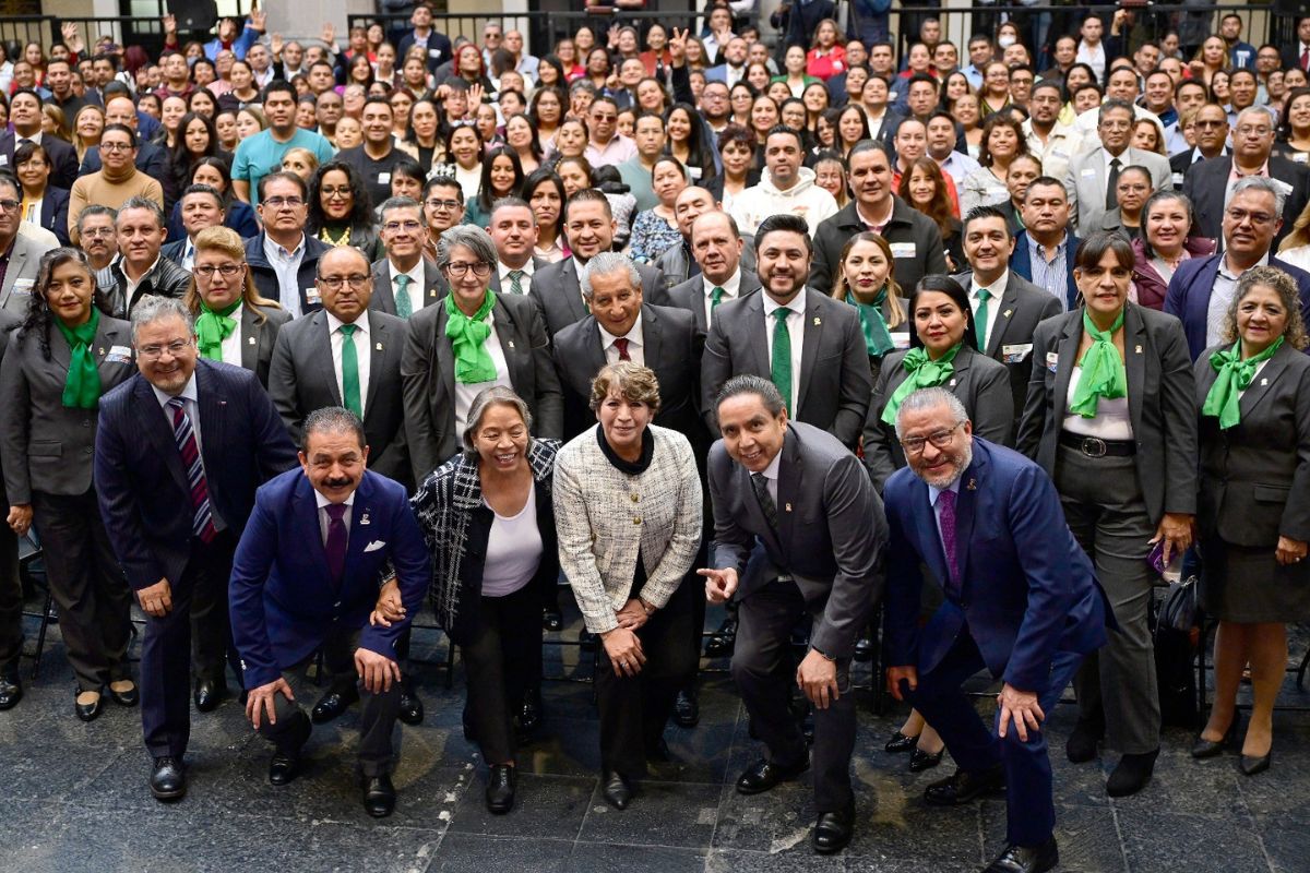 Maestros del Estado de México celebran el incremento salarial y nuevas prestaciones aprobadas.