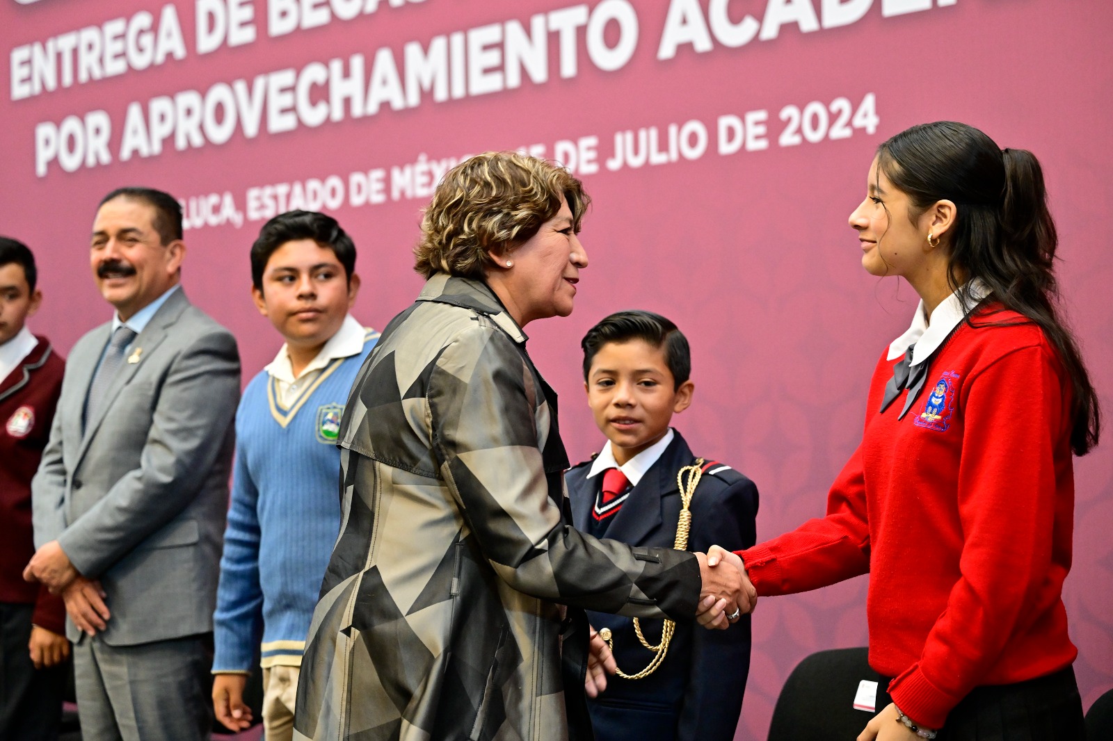 Seis de cada diez becas serán otorgadas a mujeres para que sigan alcanzando sus sueños y metas.