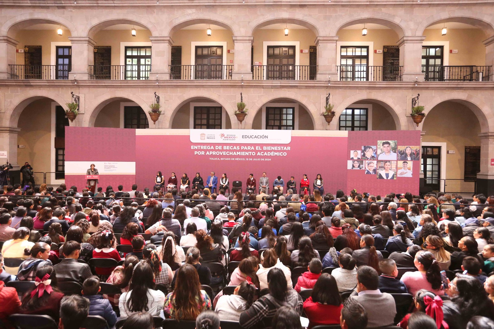 Este programa se entregan 65 mil 289 becas a estudiantes destacados.