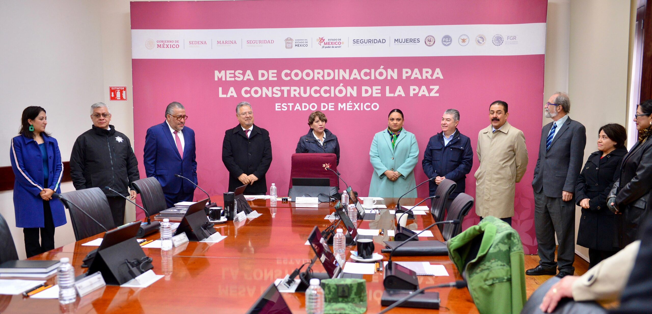 Integrantes del Gabinete estatal asisten a la sesión 125 de la Mesa de Coordinación para la Construcción de la Paz.