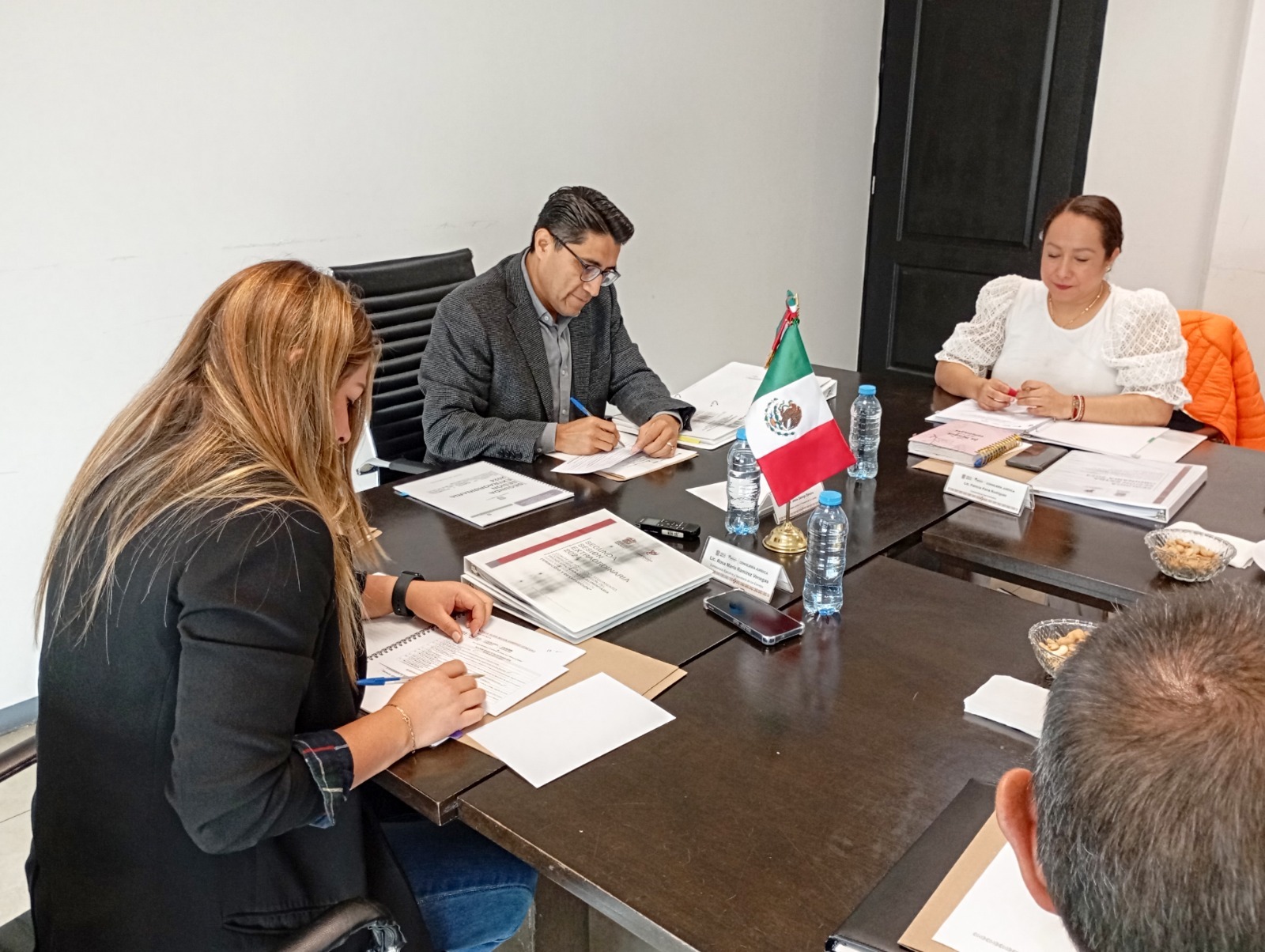 Se aprobaron 50 solicitudes para el programa Canasta Alimentaria, que otorga 1 millón 200 mil pesos para asegurar el derecho a una alimentación digna a las familias afectadas.
