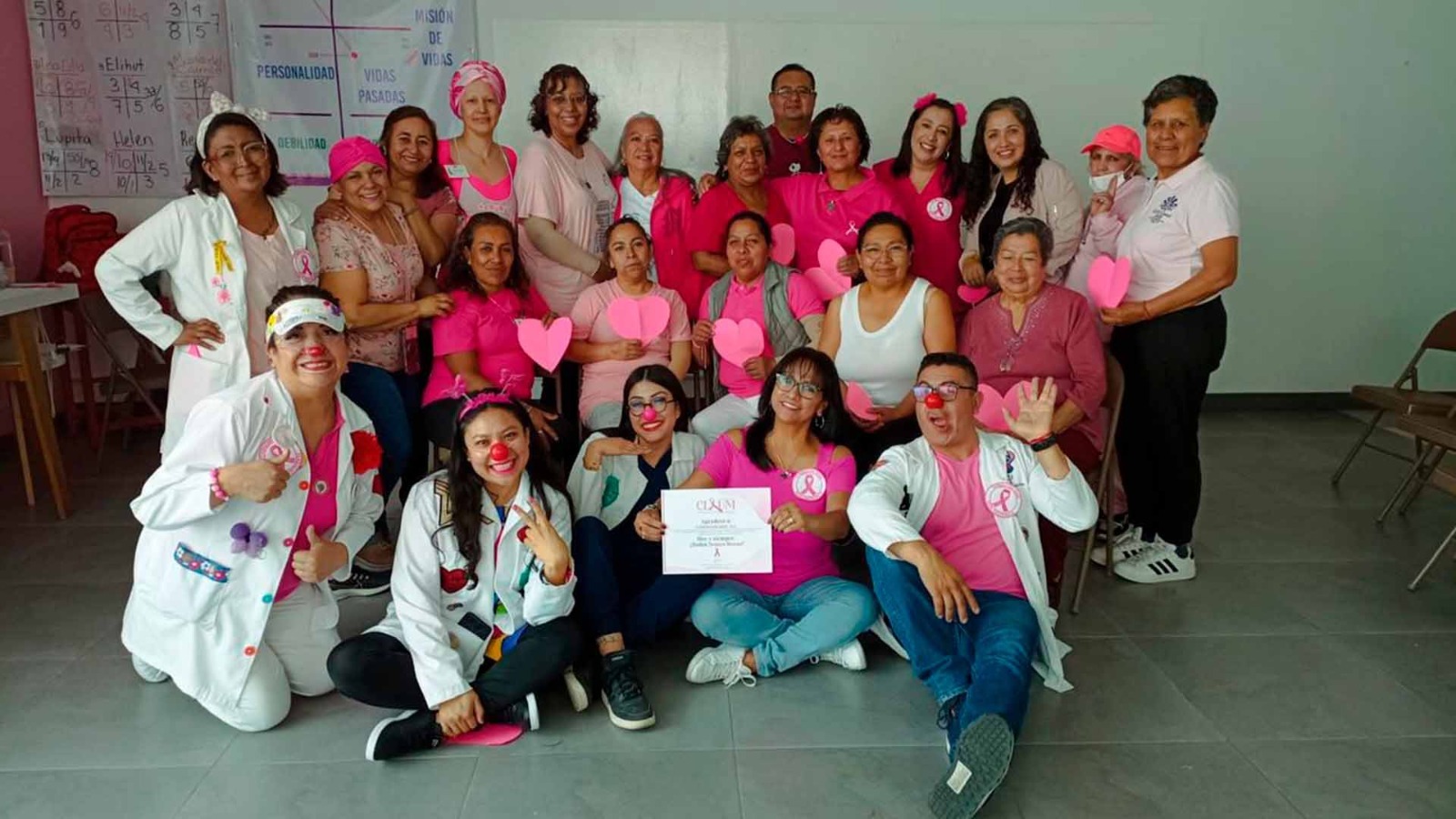 Talleres informativos ofrecidos por la Fundación CLAUM para mujeres con cáncer de mama.
