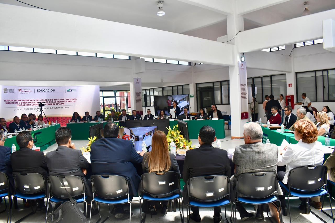 También se abordaron temas como las necesidades de las comunidades estudiantiles.
