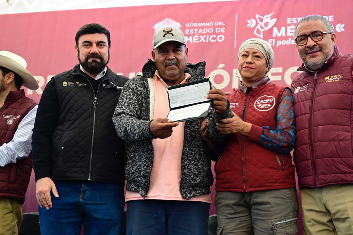 Entrega-de-apoyo-a-ejidatarios-de-la-demarcación