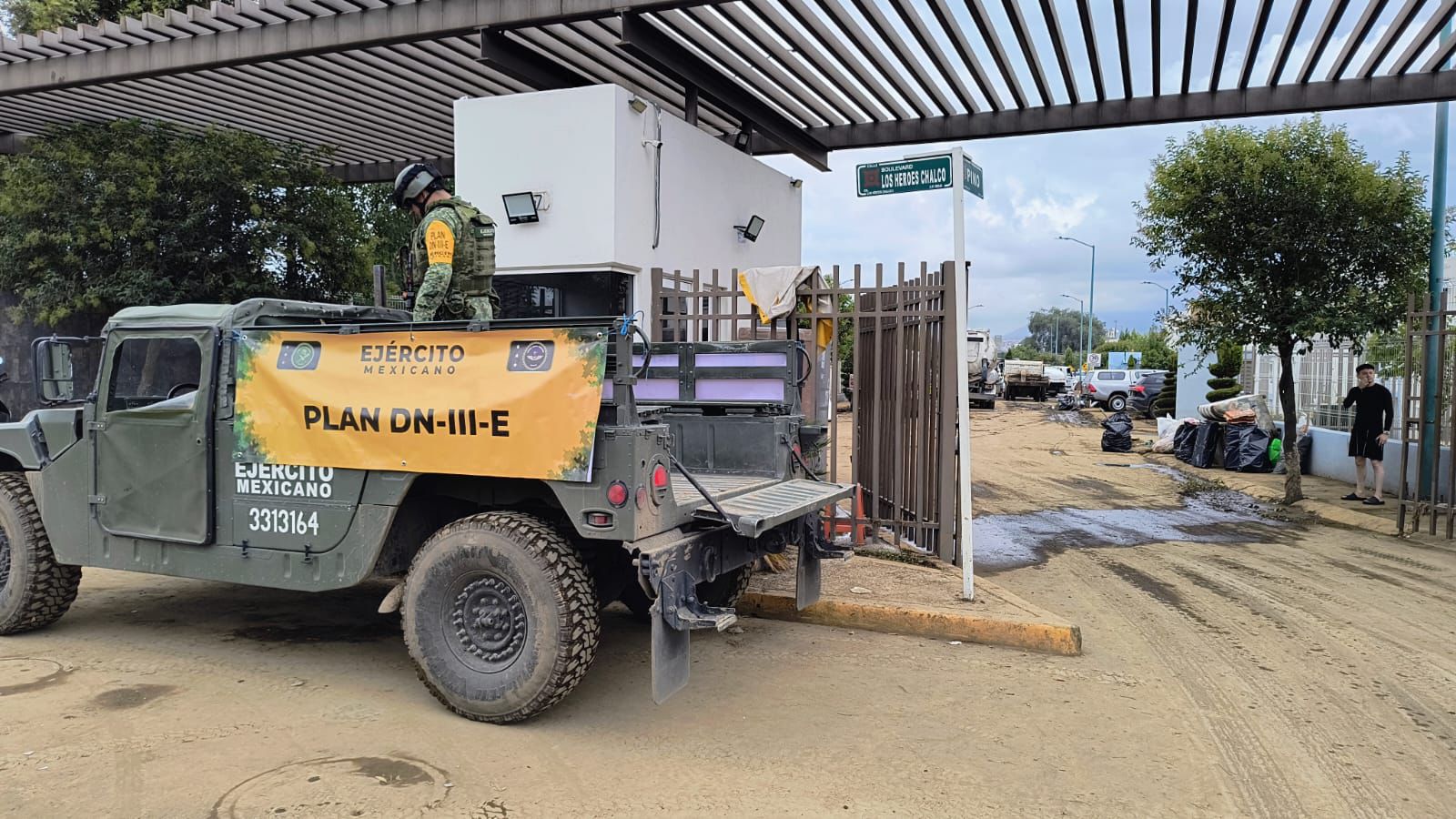 La Sedena desplegó a 361 elementos del Ejército Mexicano de la 37/a Zona Militar y 39 vehículos de apoyo para evacuación de población civil.