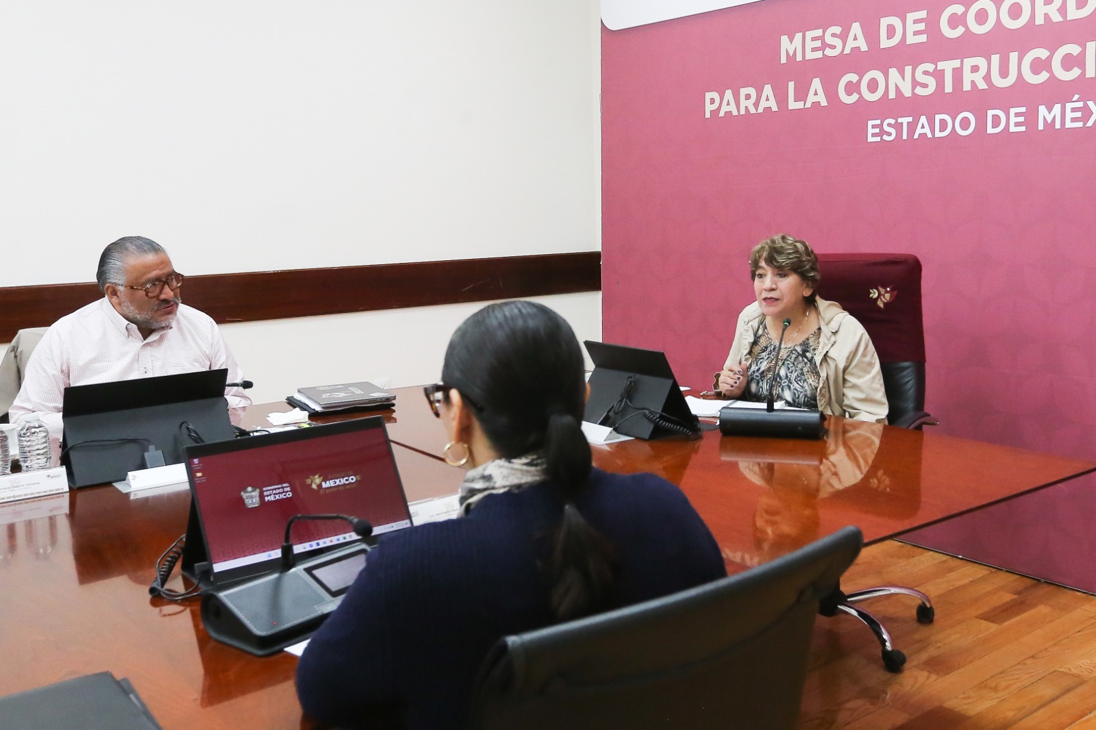 La Gobernadora Delfina Gómez Álvarez destacando los logros en la reducción de feminicidios en sus redes sociales.