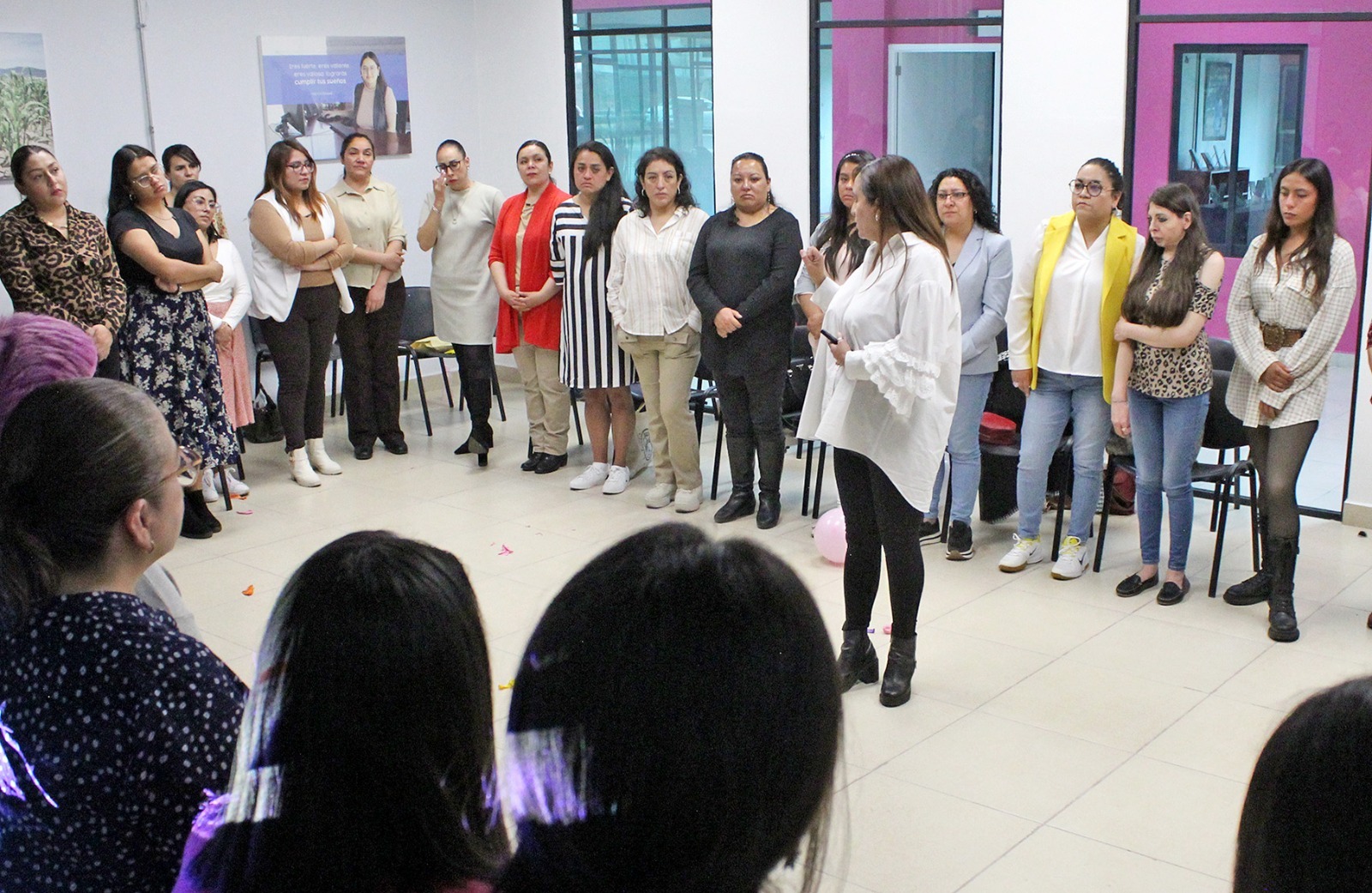Docentes participando en el taller 
