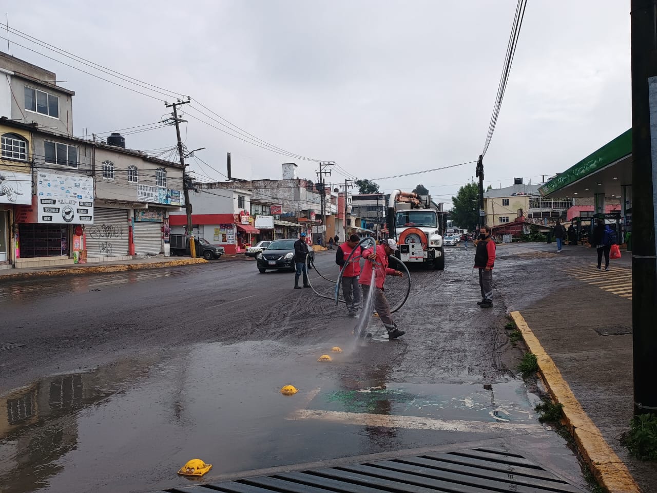 Limpieza de bocas de tormenta por parte de Grupo Tláloc.