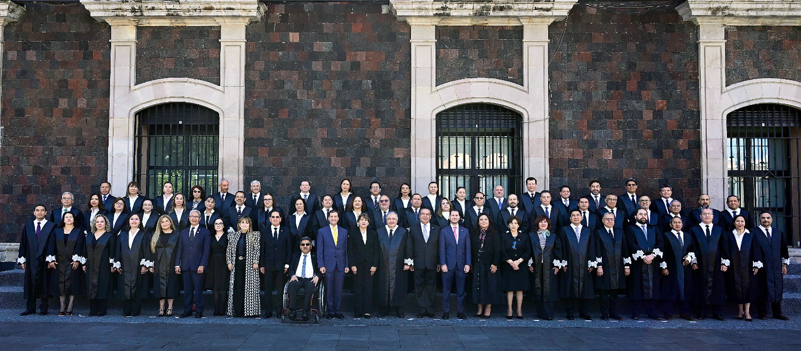 La Mandataría estatal y el titular del Poder Judicial, Ricardo Sodi, reconocen a 10 personas cuyas contribuciones han mejorado significativamente la administración de justicia.