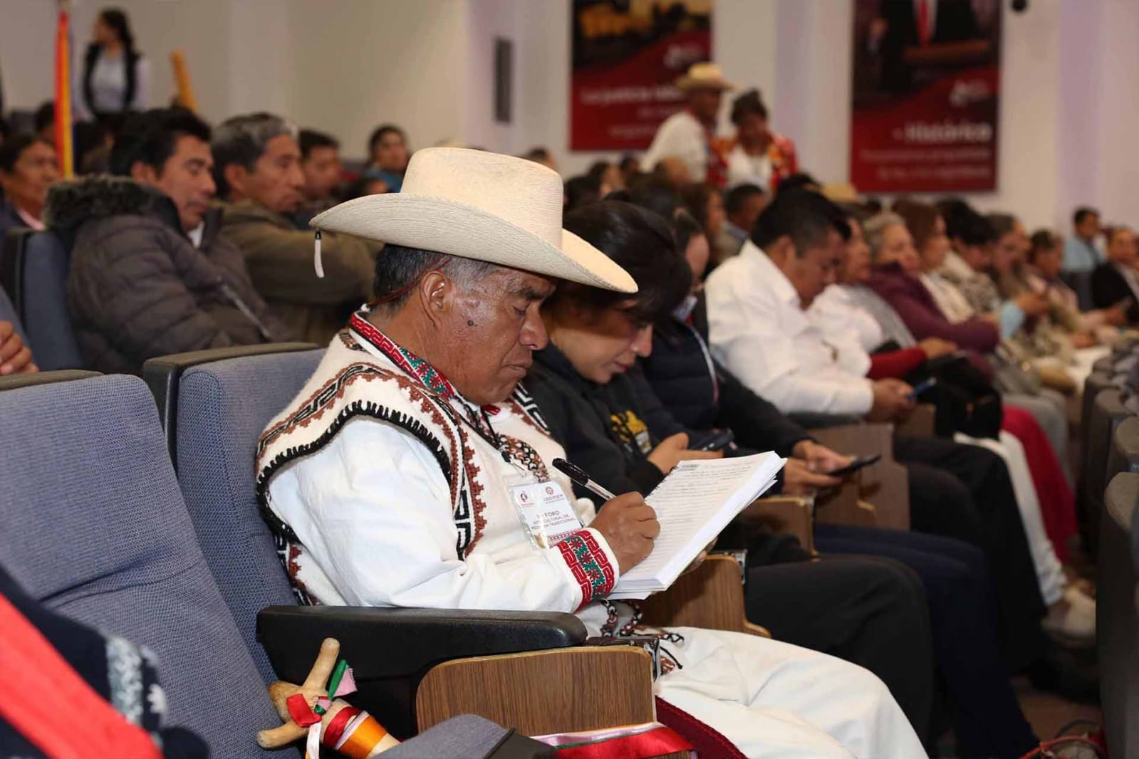 Autoridades realizan el Primer Foro Temático de Interculturalismo 'Medicina Tradicional y Justicia Indígena' para pueblos originarios.