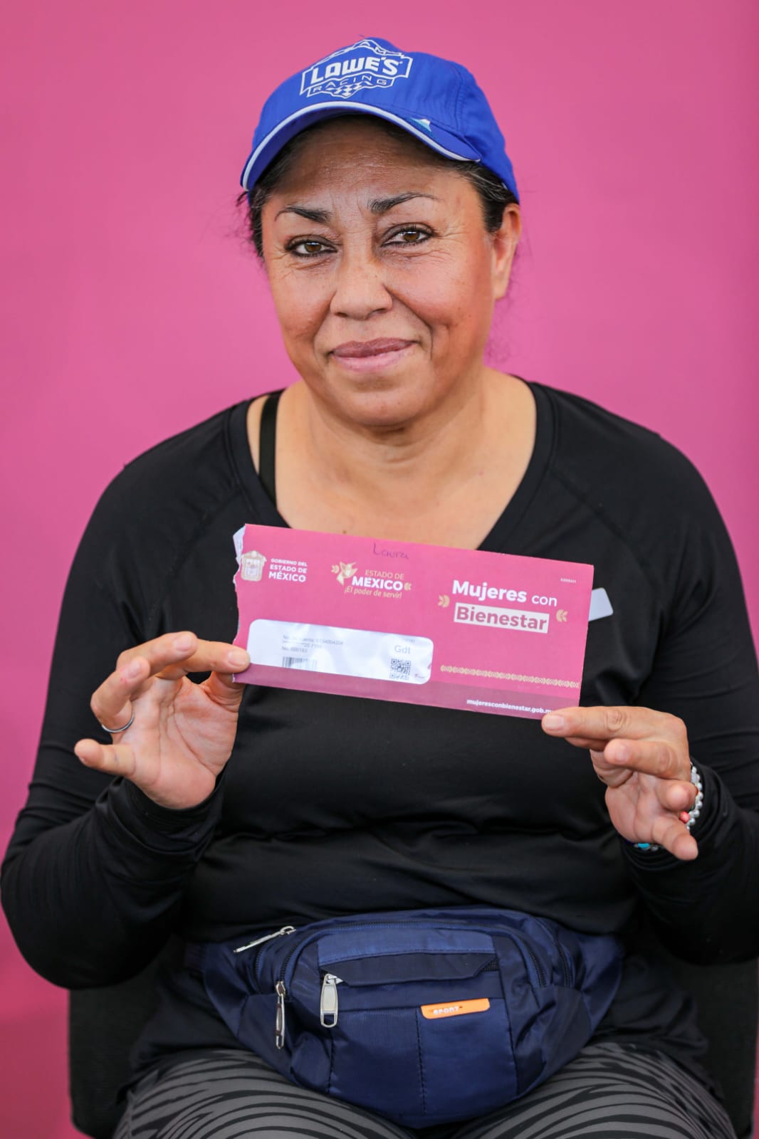 El programa Mujeres con Bienestar, el cual está a cargo de la Secretaría de Bienestar.