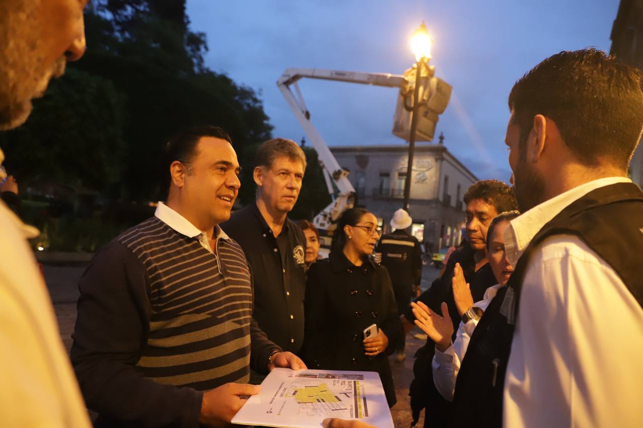 En la zona del Centro Histórico se actualizarán mil 300 farolas con foco de vapor de sodio instaladas en fachadas, y 240 luminarias montadas en postes metálicos.