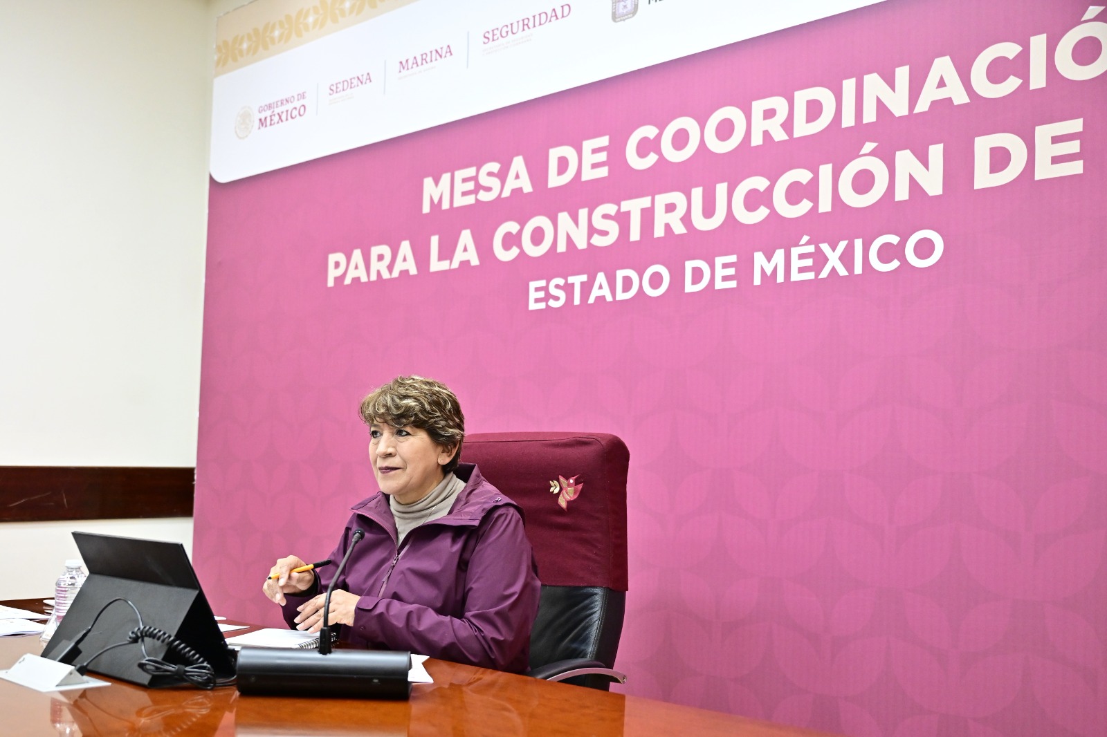 En Chalco, la Gobernadora Delfina Gómez evalúa los avances de las labores de rescate junto a Sedena.