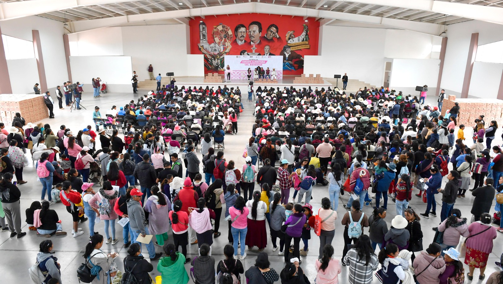 Autoridades locales colaboran con DIFEM para asegurar la correcta distribución de los apoyos.
