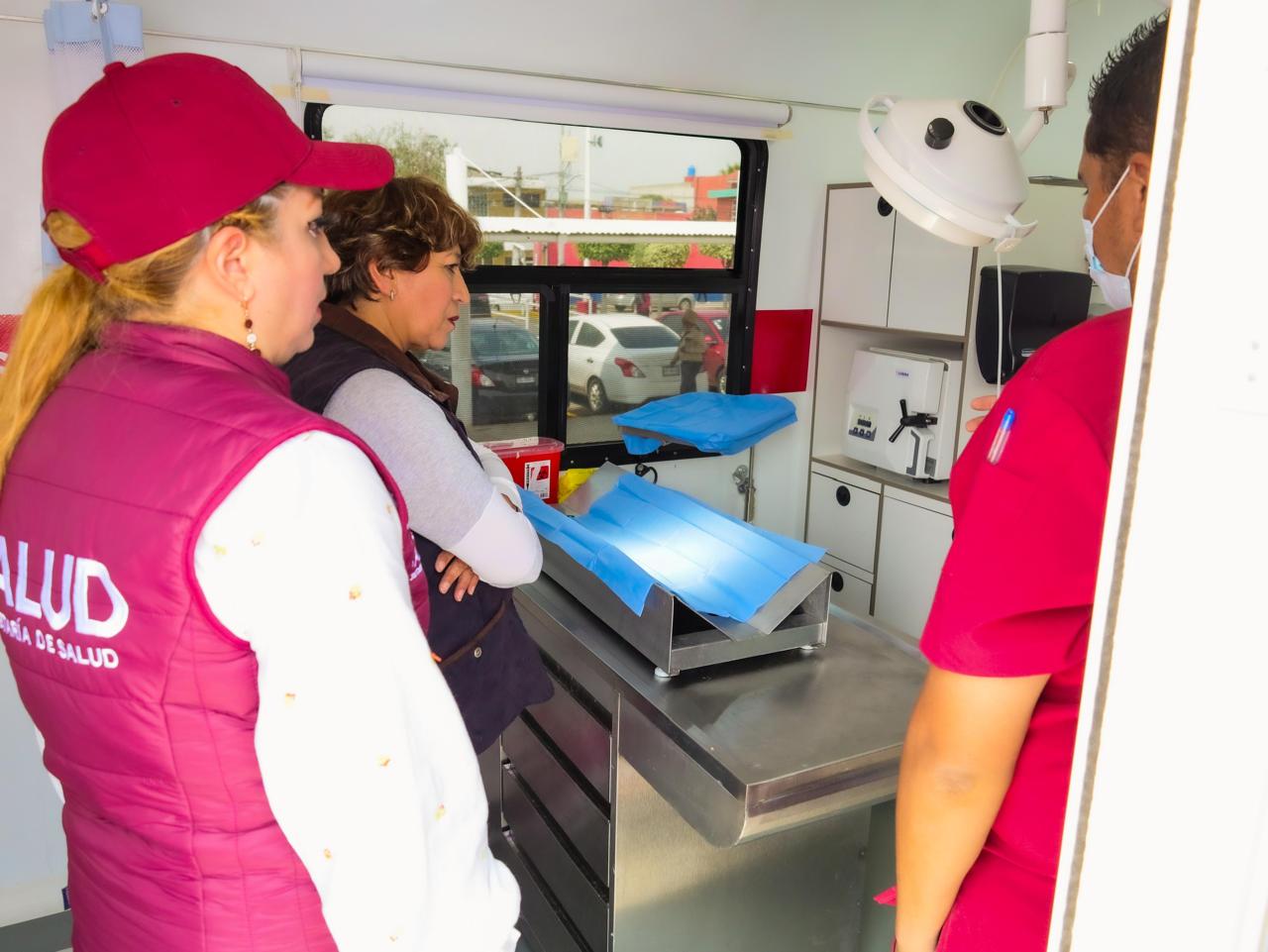 Equipo de salud realiza vigilancia epidemiológica y control larvario en la zona afectada.