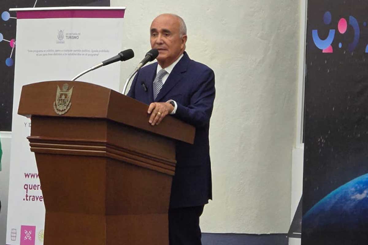 Develan placa conmemorativa del planetario Pedro Ferriz Santa Cruz
