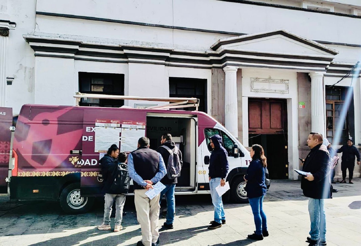 Los ciudadanos de diversas localidades reciben sus nuevas licencias gracias a la iniciativa del Gobierno de Edomex.