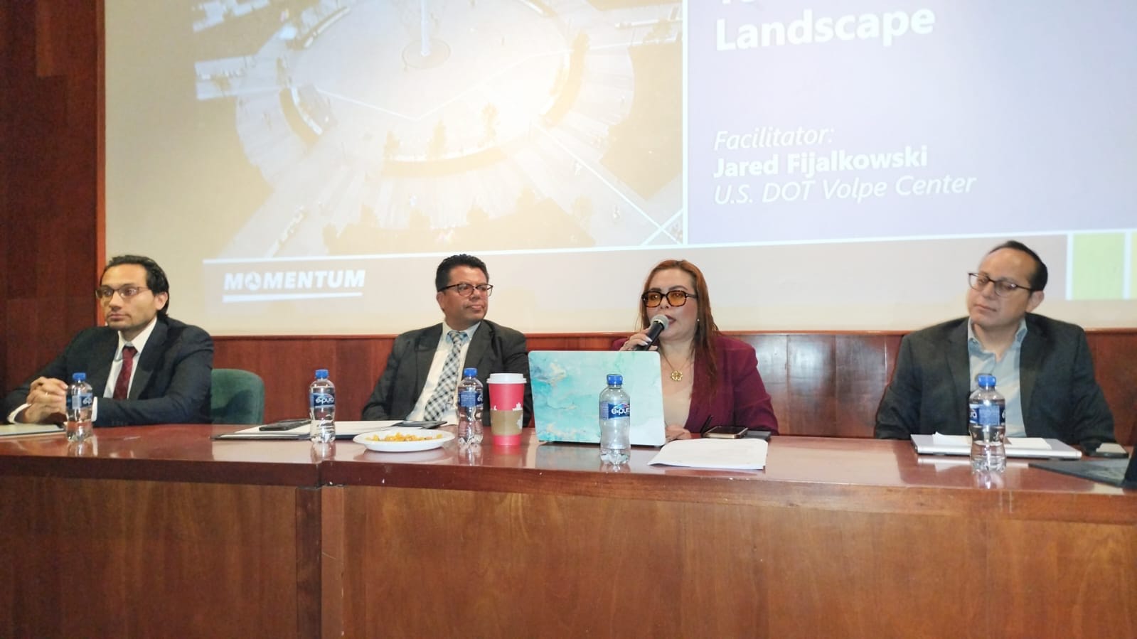 Se realizó el Taller de Planificación de Infraestructura para Vehículos Electrónicos, organizado por la Secretaría de Movilidad (Semov).