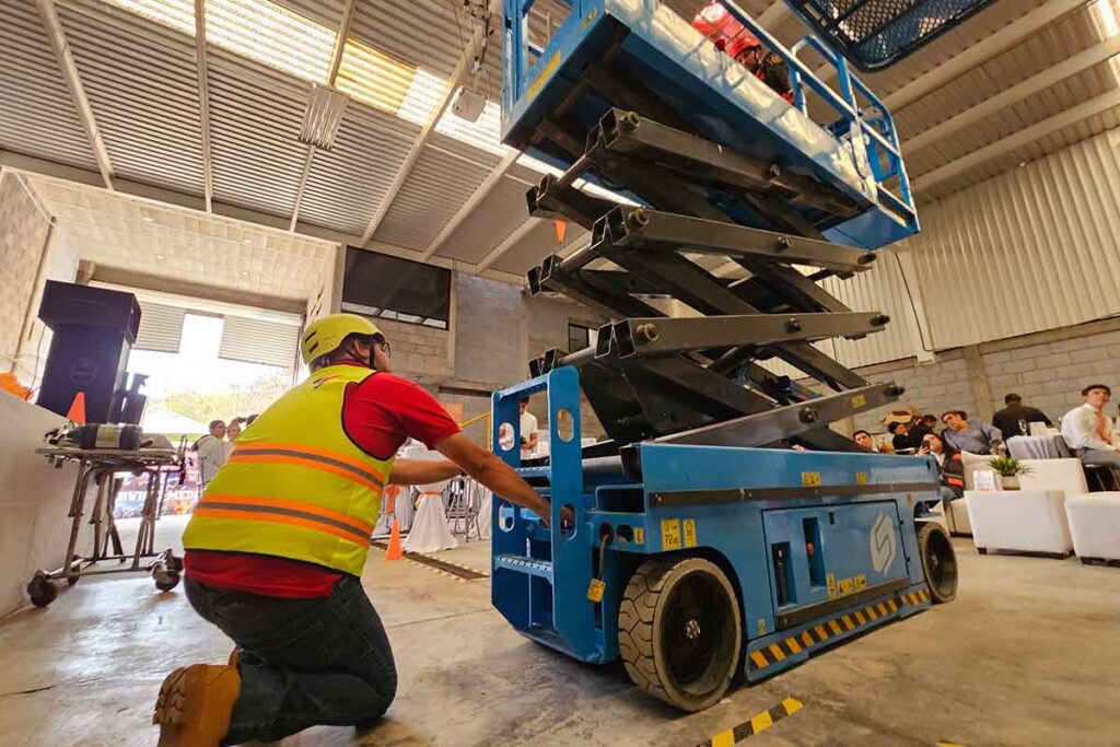 Encinas Lift, la empresa de plataformas de elevación, será conducida por los hijos de Jorge Encinas
