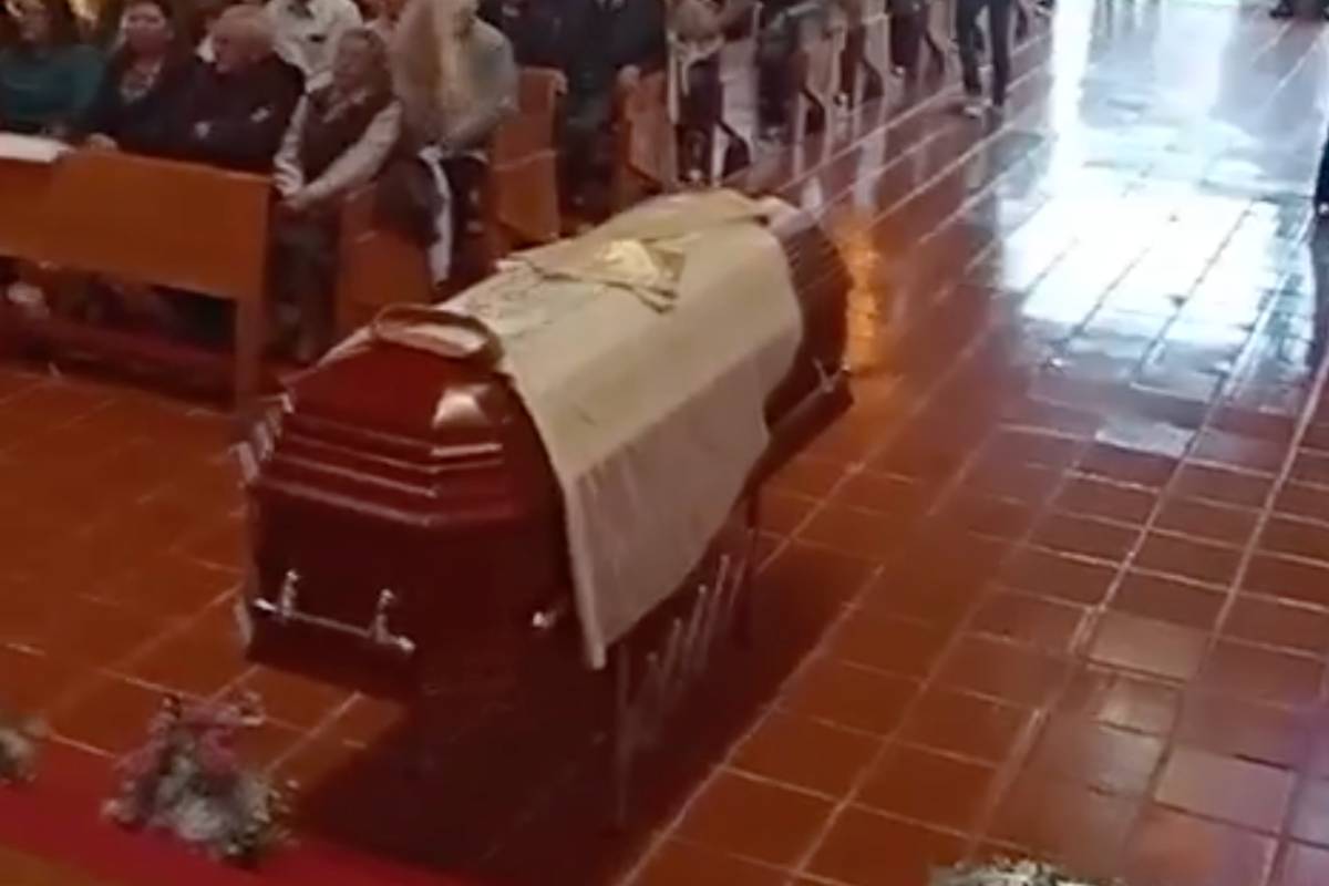 Los funerales de Monseñor Marín se realizaron en la parroquia de San Carlos Borromeo, en Metepec, con gran afluencia de fieles.