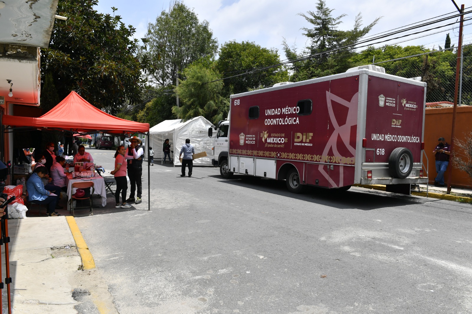 Desde consultas médicas hasta apoyo jurídico, estamos aquí para acompañar a la comunidad en este difícil momento