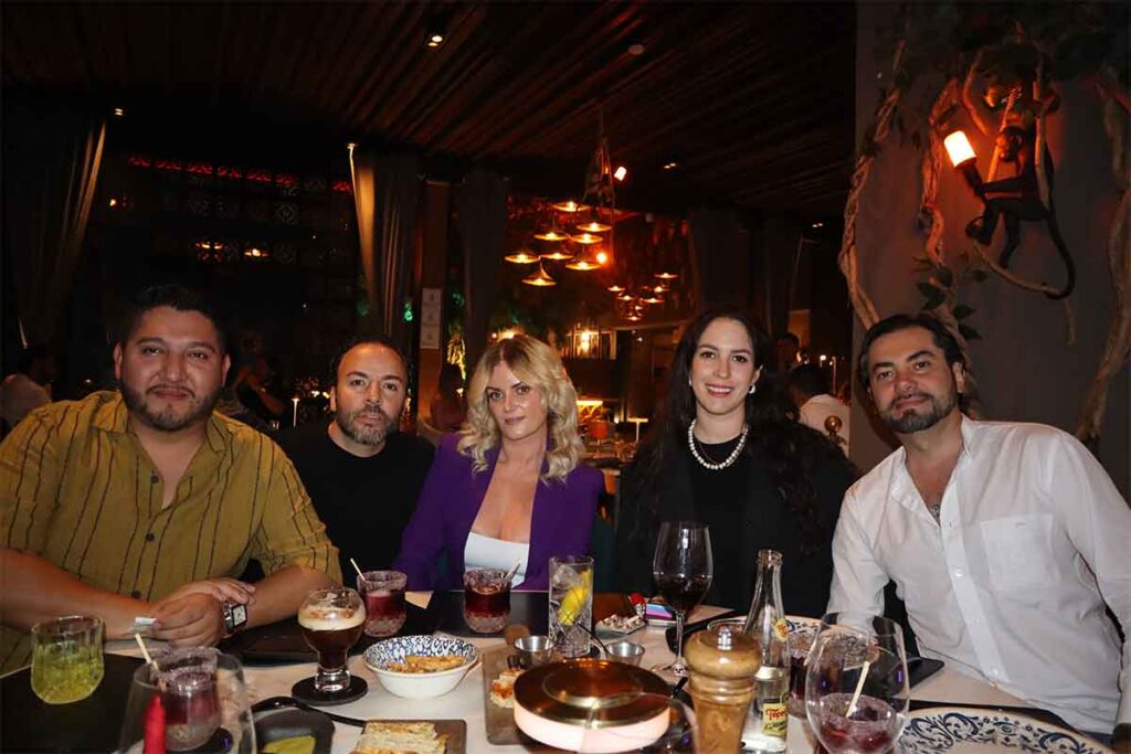 Comensales del restaurante Cabo Sierra viven una noche flamenca