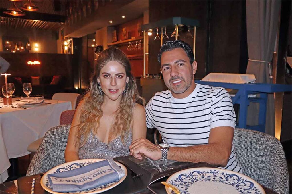 Comensales del restaurante Cabo Sierra viven una noche flamenca