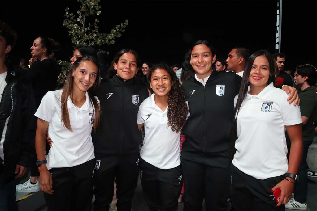 Los Gallos blancos de Querétaro estrenaron uniforme para afrontar la Liga MX en su temporada 2024-2025