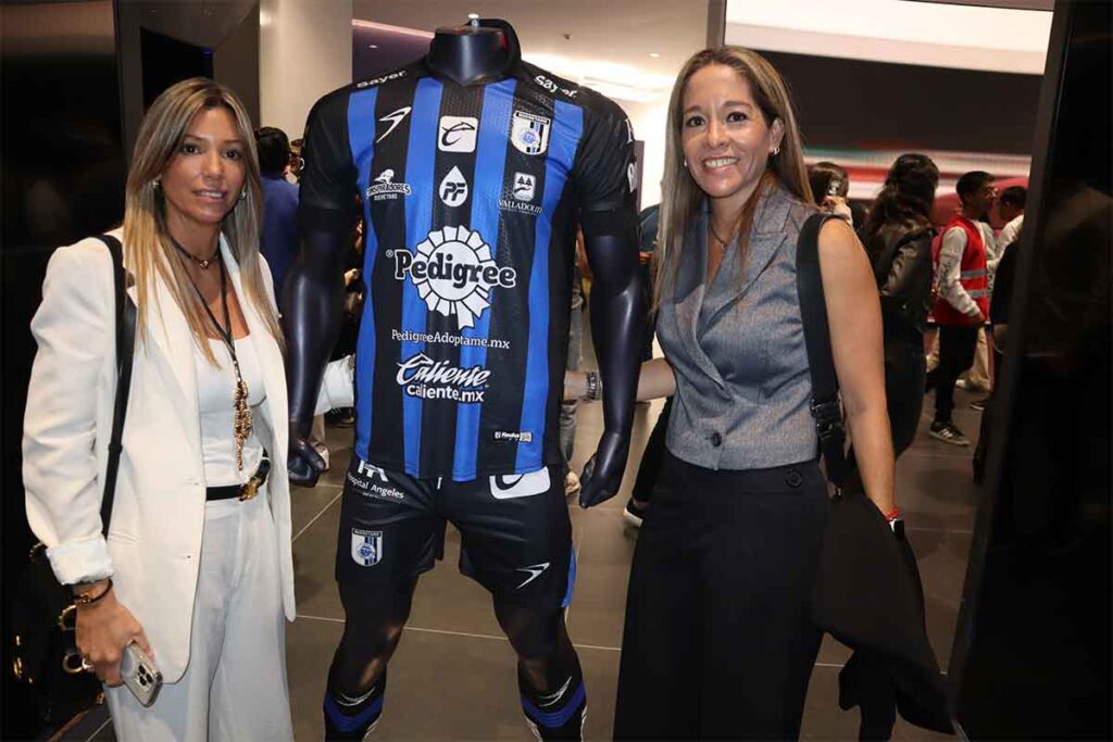 Los Gallos blancos de Querétaro estrenaron uniforme para afrontar la Liga MX en su temporada 2024-2025