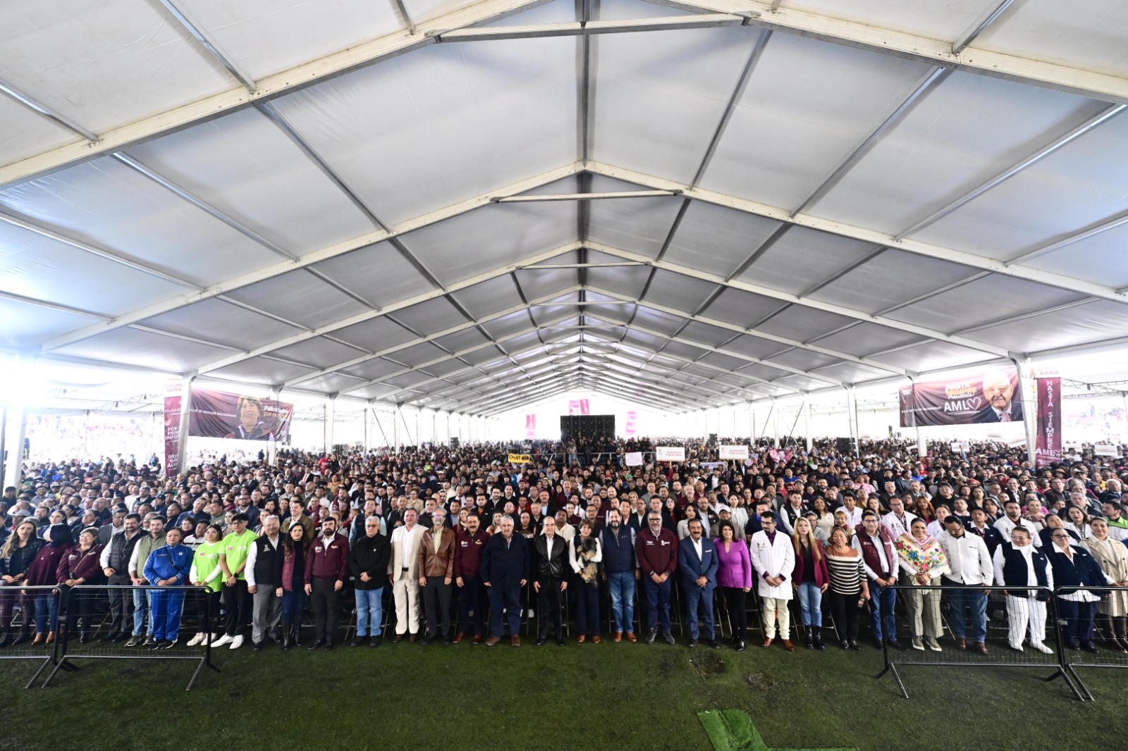 Delfina Gómez rinde su Primer Informe de Gobierno ante 30 mil mexiquenses en Valle de Chalco.