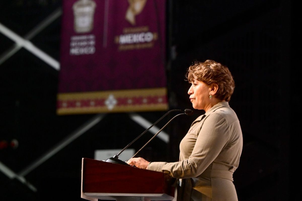 La Gobernadora destaca la importancia de la colaboración entre los poderes para el desarrollo del Estado de México.