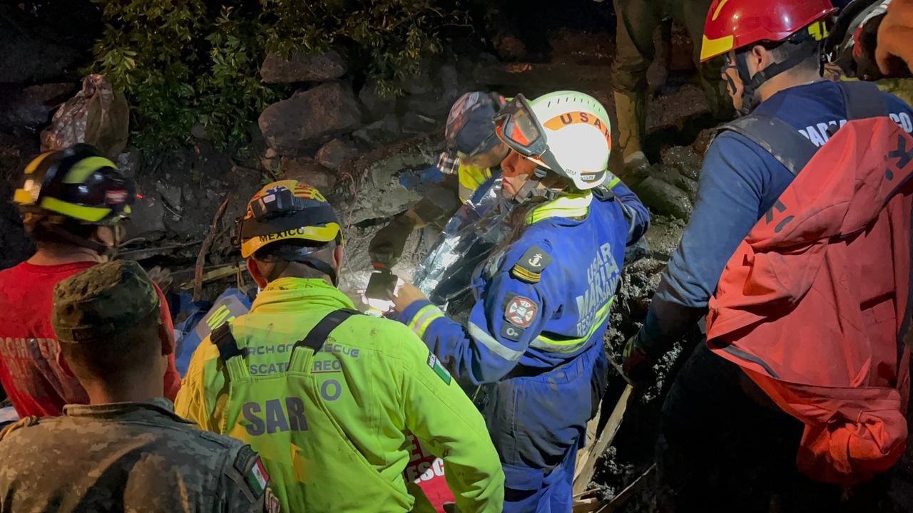 Las labores de excavación y limpieza continúan en la zona afectada.
