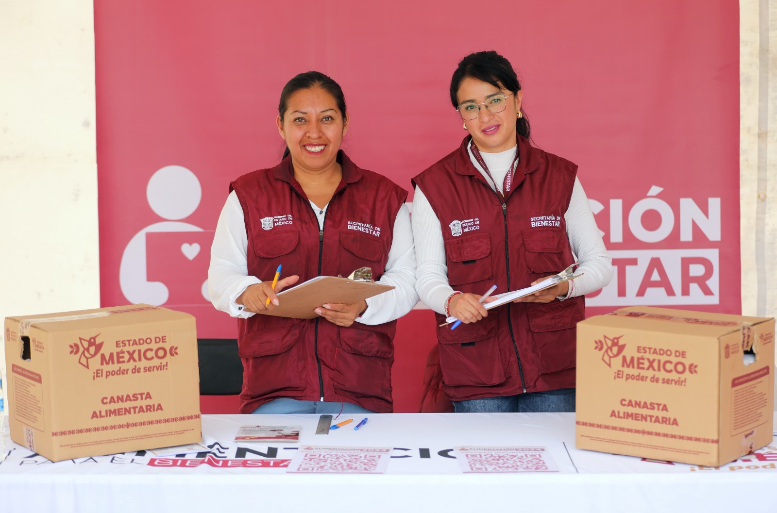 ambién se repartieron canastas alimentarias para apoyar a las familias de la región.