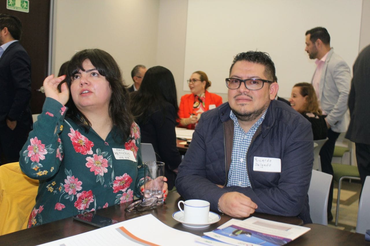 Reunión con representantes de diferentes instituciones para coordinar esfuerzos en la transición hacia la movilidad eléctrica en el Estado de México.