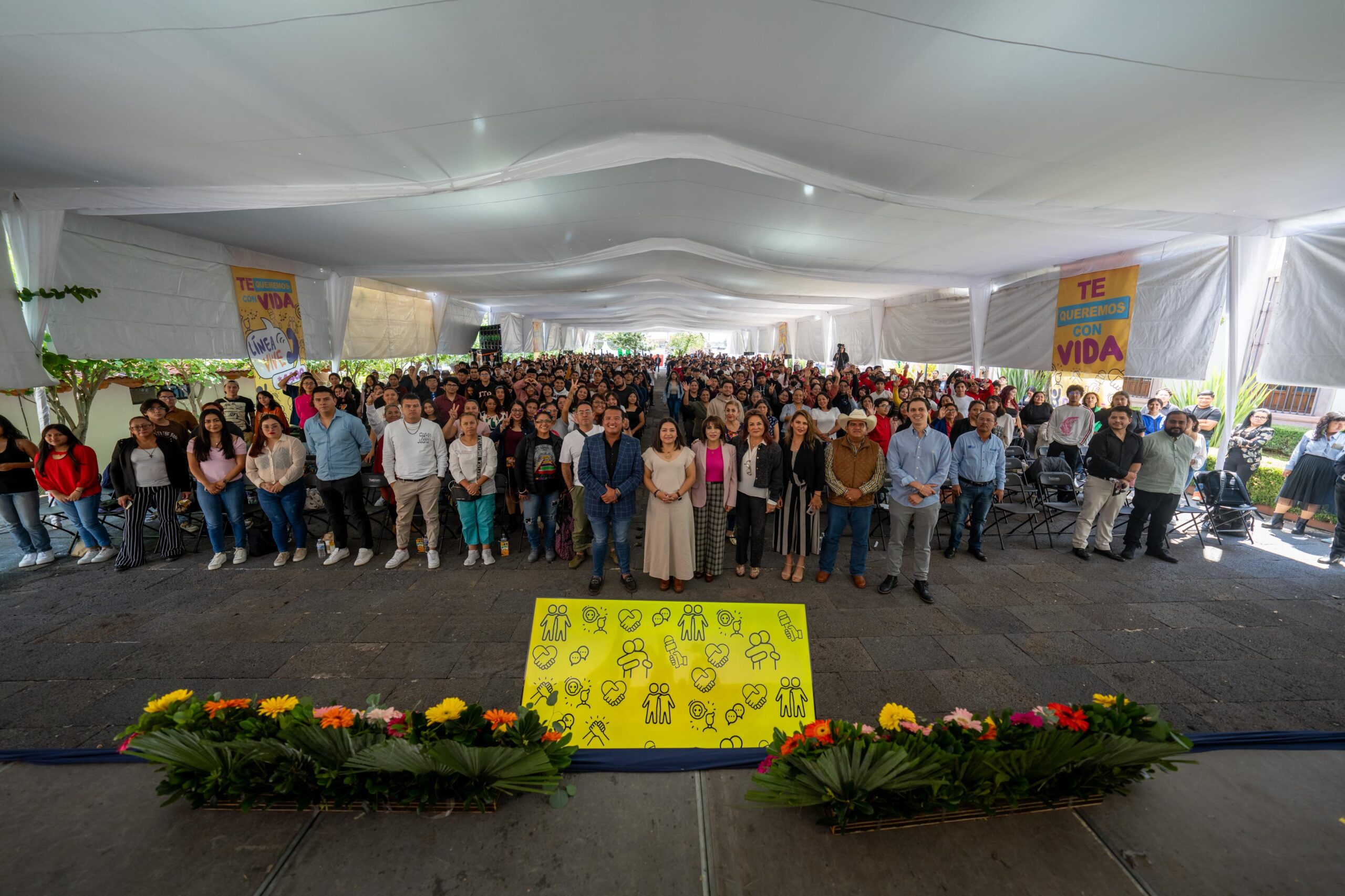 Estudiantes y ciudadanos participan en el evento Vive la Vida, con énfasis en la salud mental y prevención del suicidio.