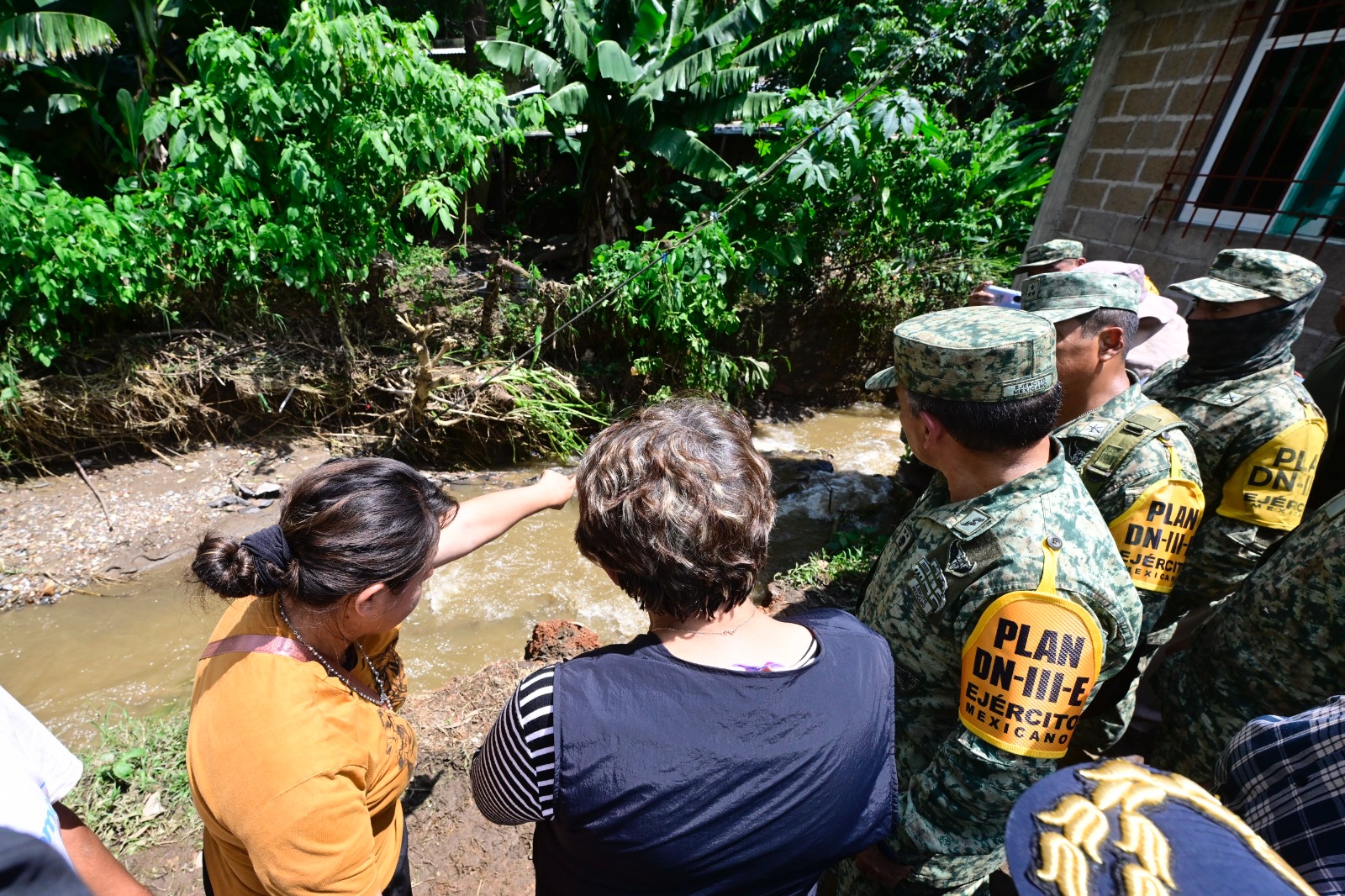 El Plan DN-III continúa con el apoyo de Sedena y Guardia Nacional en el desazolve y limpieza de Tejupilco.