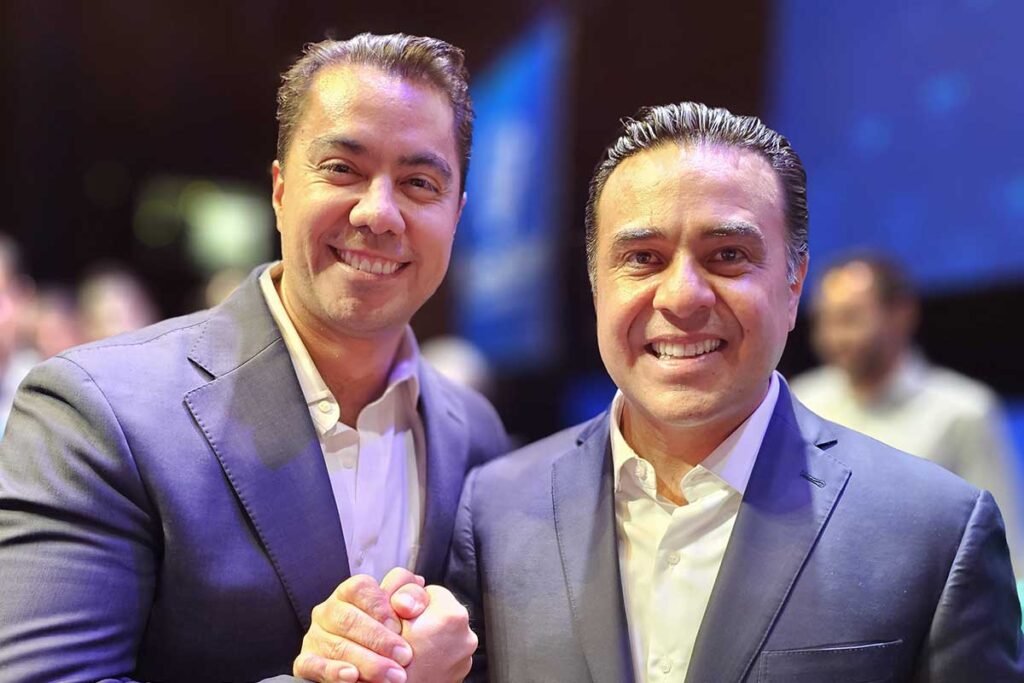 En el sexto informe de gobierno del presidente municipal de Querétaro Luis Bernardo Nava, estuvo acompañado de toda la política panista del estado