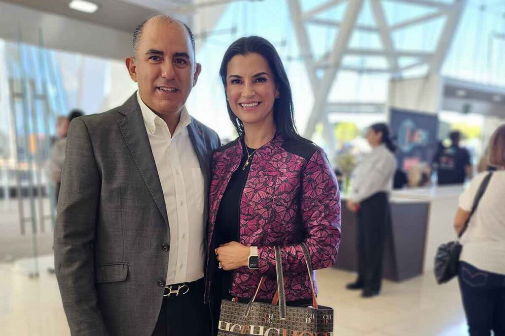 En el sexto informe de gobierno del presidente municipal de Querétaro Luis Bernardo Nava, estuvo acompañado de toda la política panista del estado