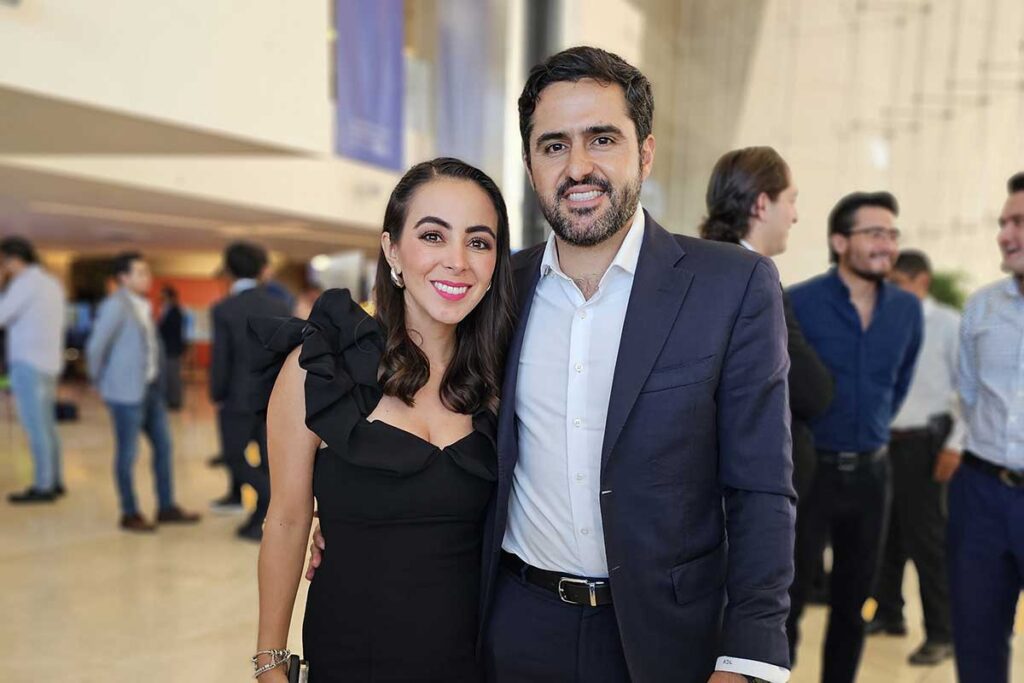 En el sexto informe de gobierno del presidente municipal de Querétaro Luis Bernardo Nava, estuvo acompañado de toda la política panista del estado
