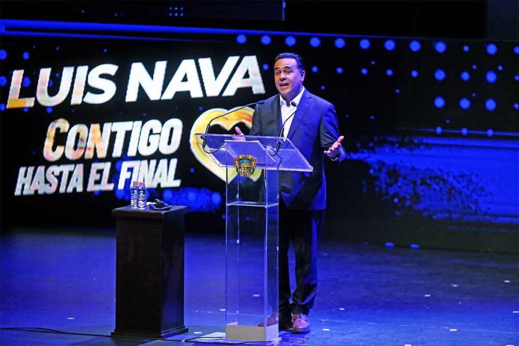 En el sexto informe de gobierno del presidente municipal de Querétaro Luis Bernardo Nava, estuvo acompañado de toda la política panista del estado