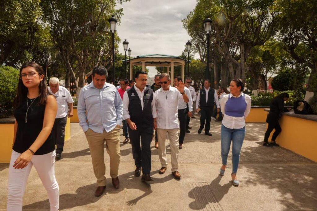 Luis Nava entrega rehabilitación urbana en Santa Rosa Jáuregui 