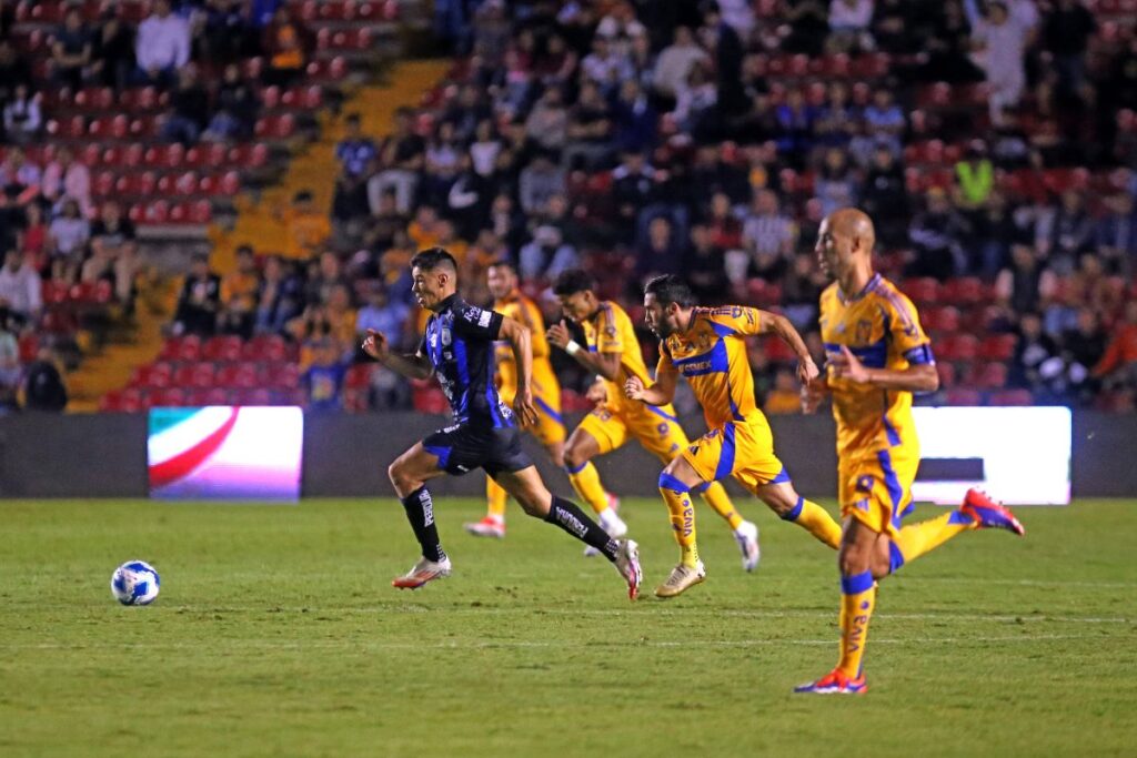 Primera victoria de Gallos Blancos 