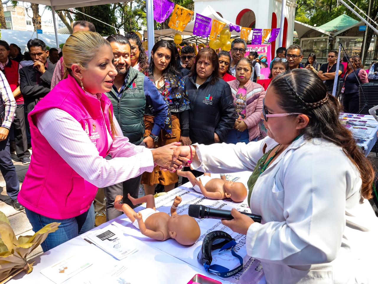 Personal del ISEM realiza detección de diabetes durante la jornada en Cuautitlán.