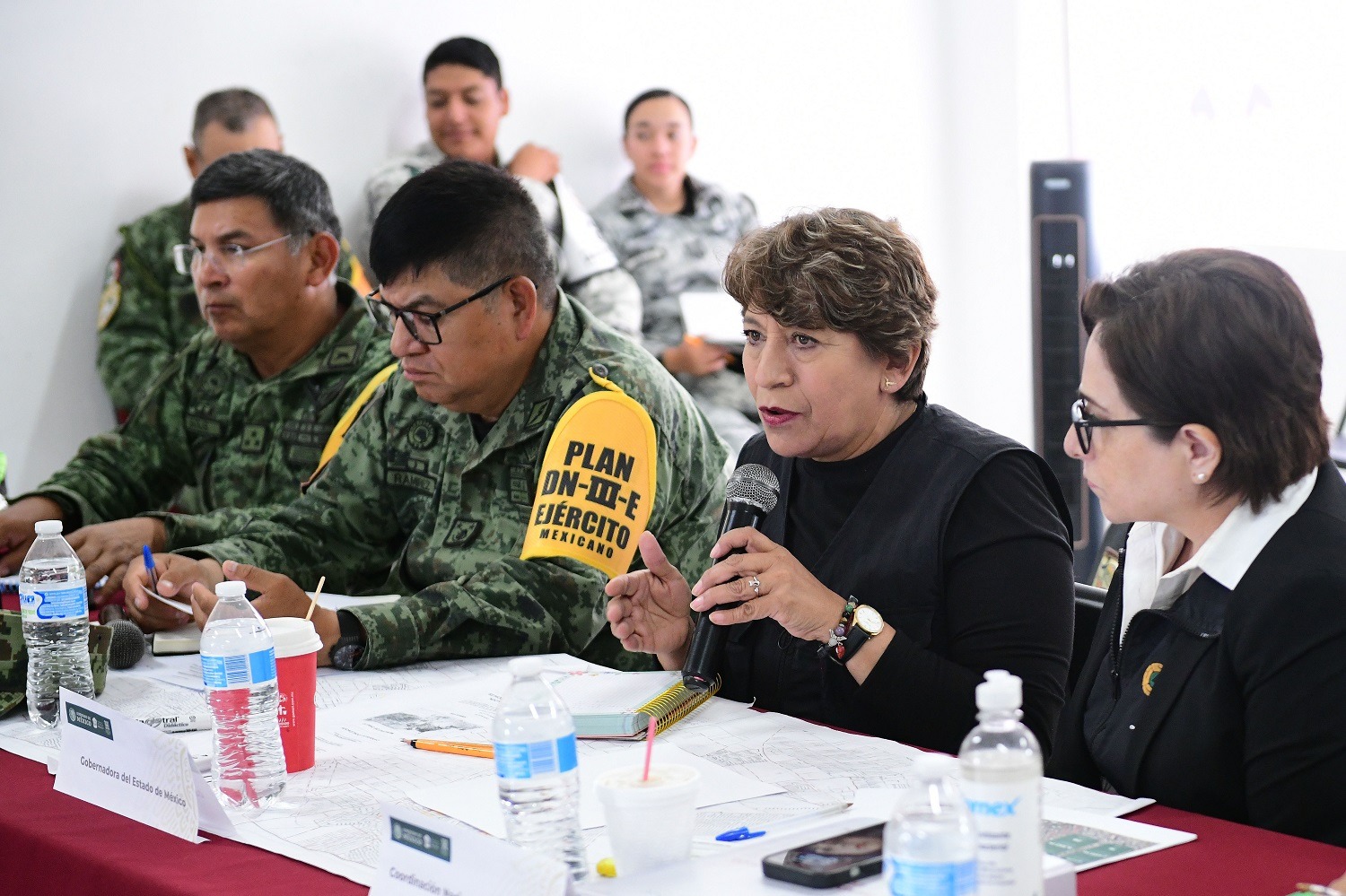 Reunión de autoridades encabezada por la Gobernadora Delfina Gómez en Chalco.