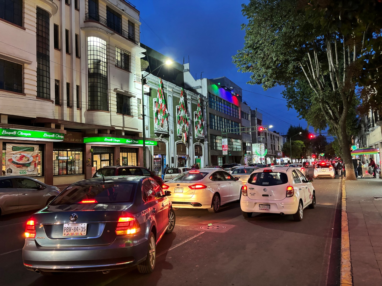 Se recomienda usar transporte público durante las celebraciones patrias en Toluca.
