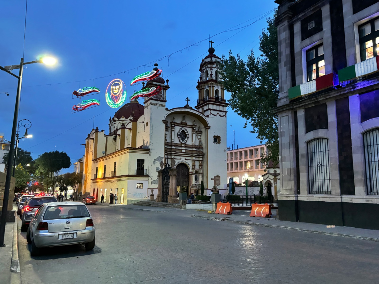 Cortes viales en Toluca por el CCXIV Aniversario de la Independencia de México.